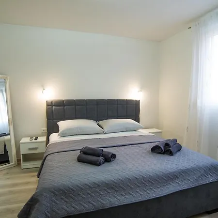 Apartment Too Sweet 1 Split