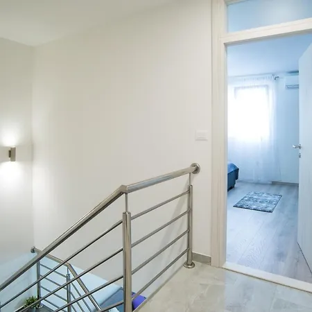 Apartment Too Sweet 1 *